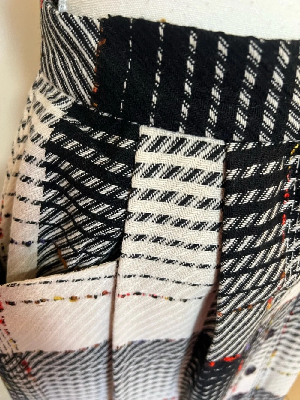 Lanna Lee Classic Black and Cream Plaid Button-Front Midi Skirt size 11/12 - Picture 6 of 6